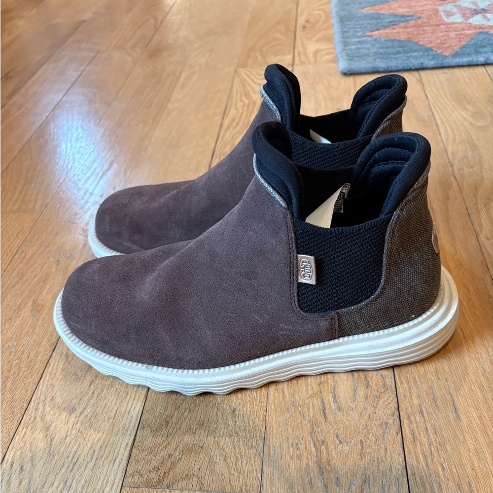Women’s HeyDudes Boots size 8